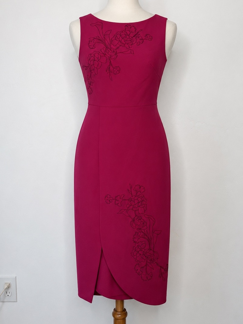 Kay Unger Sangria Pink Embroidered Sheath Midi Dress Tulip Hem Size 6 NWT